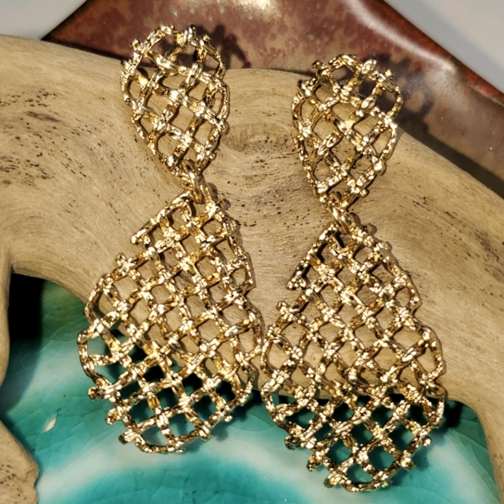 ✨14k Gold Casted Teardrop Earrings